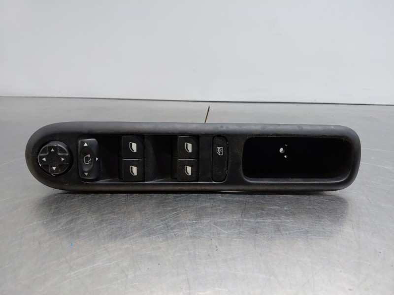 Recambio de mando elevalunas delantero izquierdo para peugeot 3008 style referencia OEM IAM 98144143ZD  