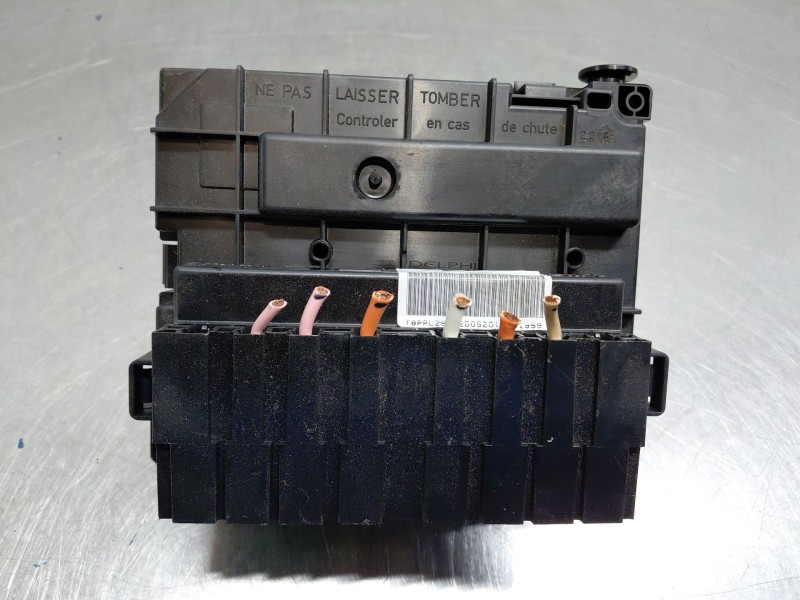 Recambio de caja reles / fusibles para peugeot 3008 style referencia OEM IAM 9807028580  