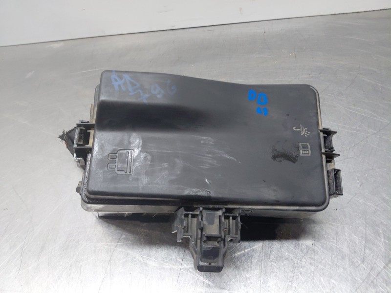 Recambio de caja reles / fusibles para volkswagen caddy v cargo referencia OEM IAM   