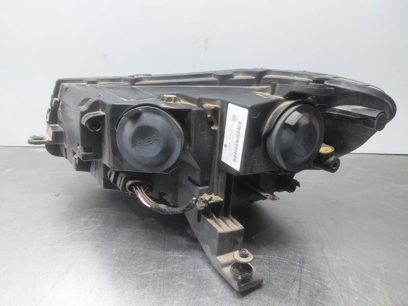Recambio de faro derecho para volkswagen caddy v cargo referencia OEM IAM   