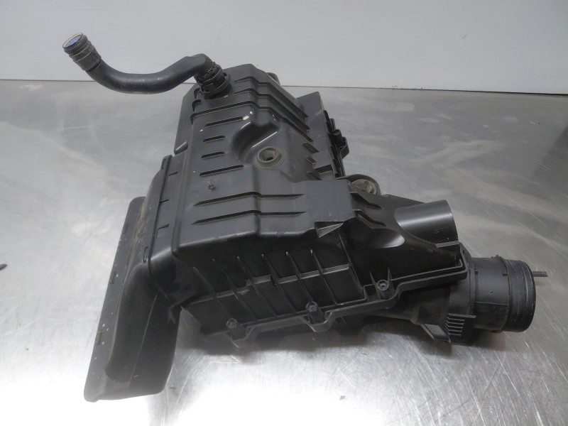 Recambio de filtro aire para volkswagen caddy v cargo referencia OEM IAM   