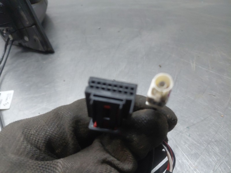 Recambio de retrovisor izquierdo para volkswagen caddy v cargo referencia OEM IAM   