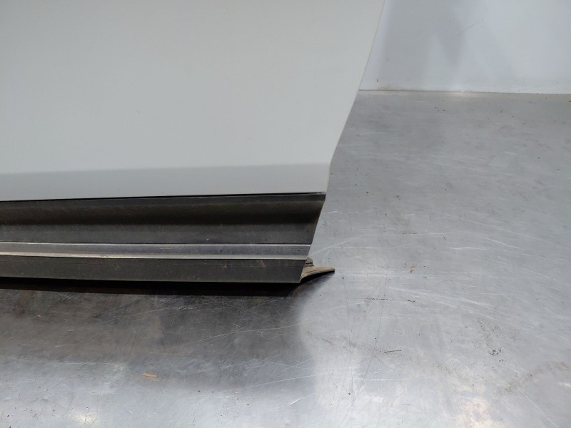 Recambio de puerta delantera izquierda para renault scenic iv intens referencia OEM IAM   