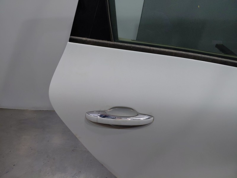 Recambio de puerta trasera derecha para renault scenic iv intens referencia OEM IAM   