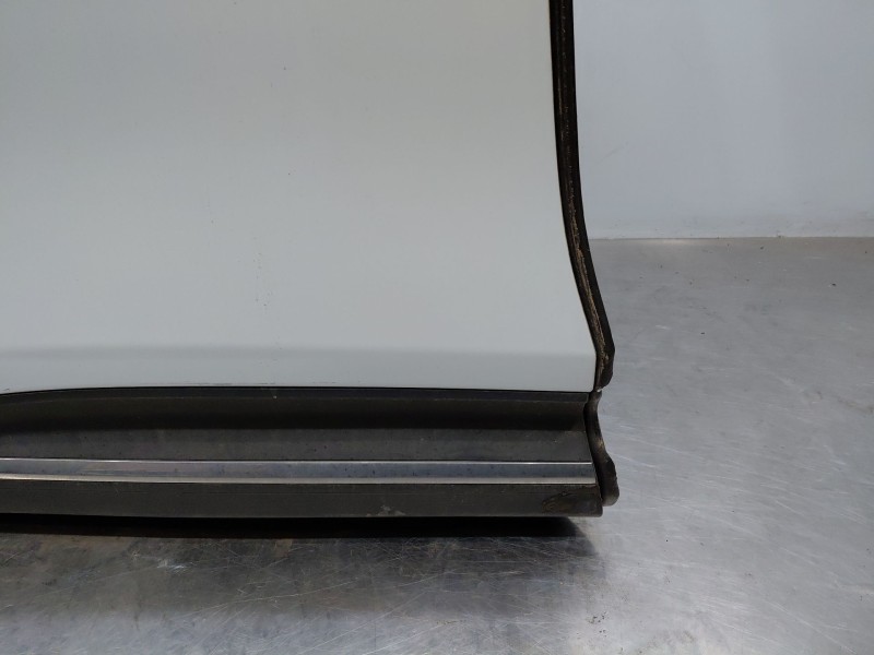 Recambio de puerta trasera derecha para renault scenic iv intens referencia OEM IAM   