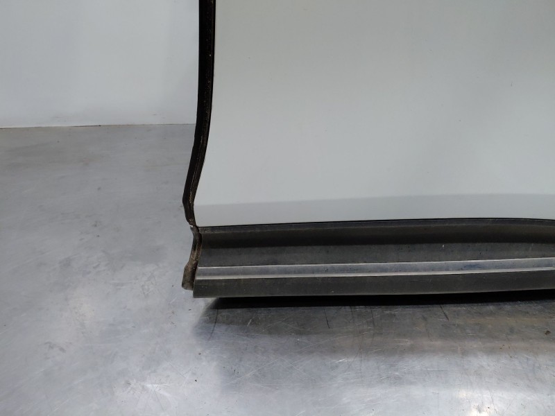 Recambio de puerta trasera izquierda para renault scenic iv intens referencia OEM IAM   