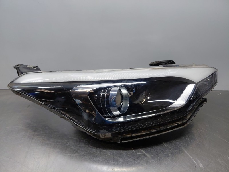 Recambio de faro derecho para hyundai i20 ii (gb, ib) 1.2 referencia OEM IAM 92102C8200  