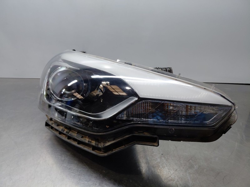 Recambio de faro derecho para hyundai i20 ii (gb, ib) 1.2 referencia OEM IAM 92102C8200  