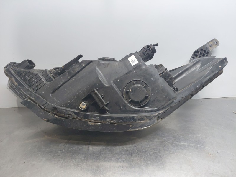 Recambio de faro derecho para hyundai i20 ii (gb, ib) 1.2 referencia OEM IAM 92102C8200  