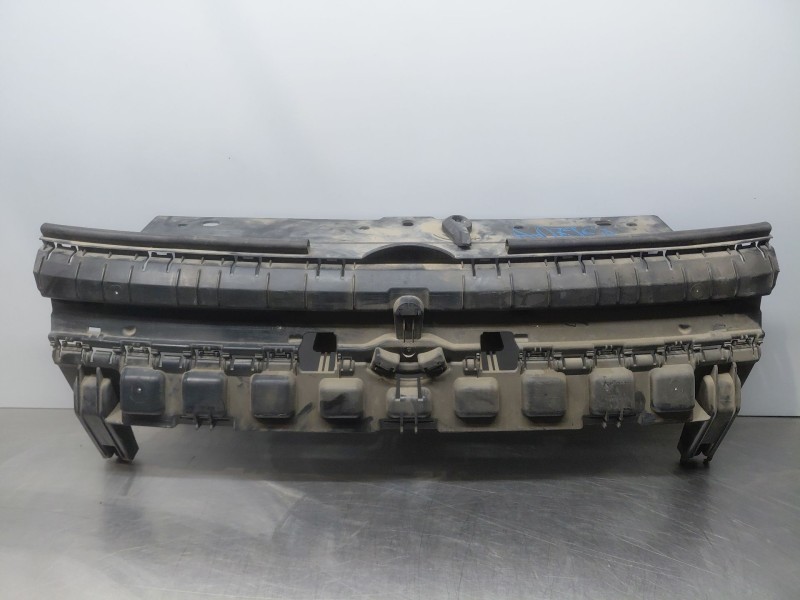 Recambio de rejilla delantera para volkswagen caddy v cargo referencia OEM IAM   