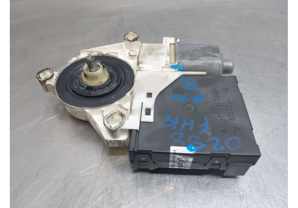 Recambio de mando elevalunas delantero izquierdo para volkswagen golf plus v (5m1, 521) 2.0 tdi referencia OEM IAM   