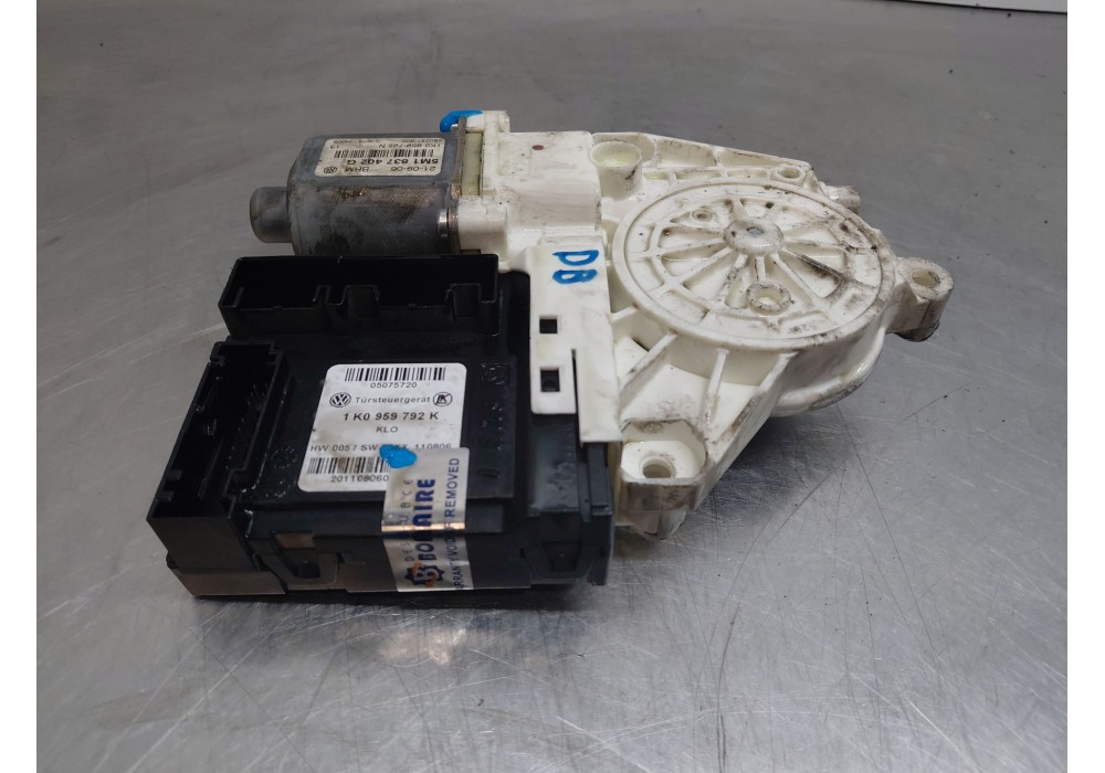 Recambio de mando elevalunas delantero izquierdo para volkswagen golf plus v (5m1, 521) 2.0 tdi referencia OEM IAM   