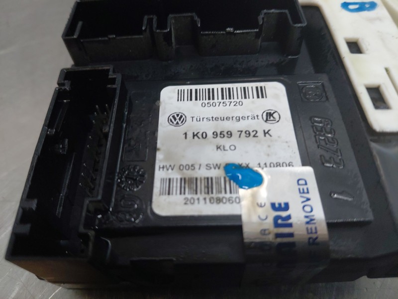 Recambio de mando elevalunas delantero izquierdo para volkswagen golf plus v (5m1, 521) 2.0 tdi referencia OEM IAM   