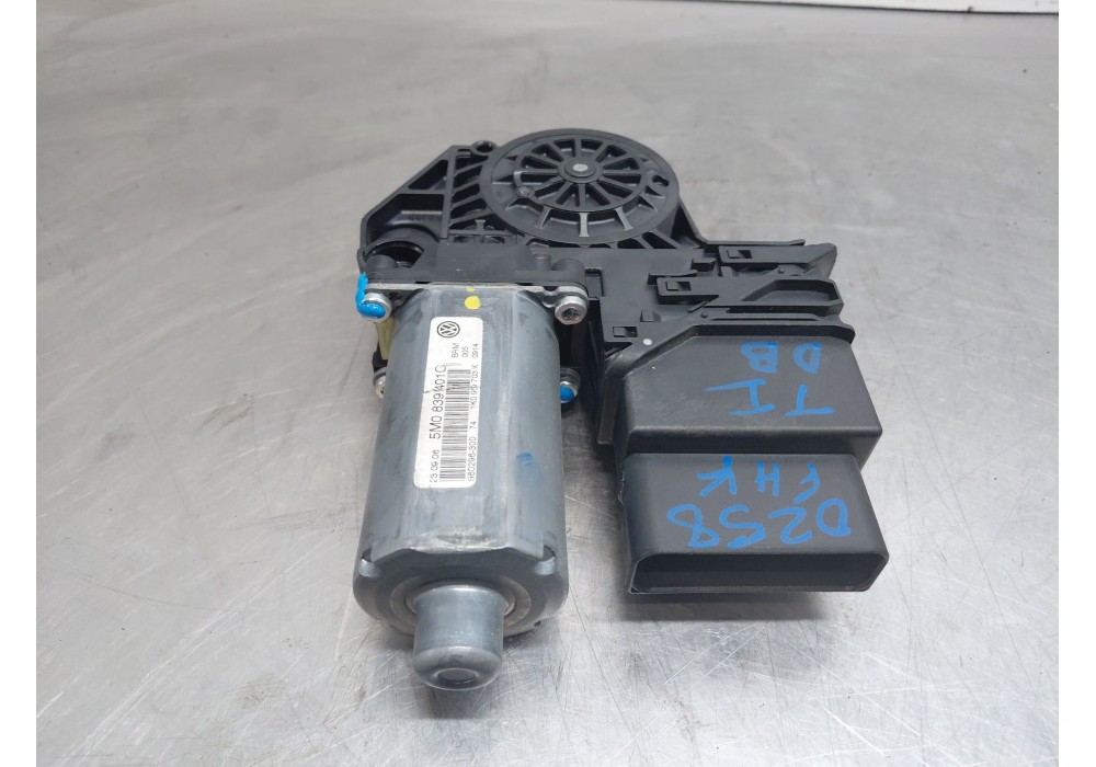 Recambio de mando elevalunas trasero izquierdo para volkswagen golf plus v (5m1, 521) 2.0 tdi referencia OEM IAM   