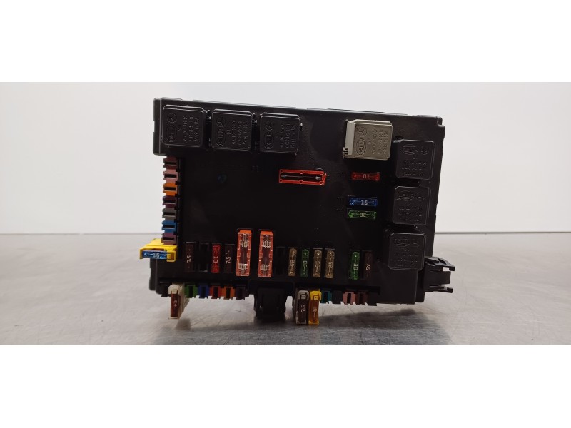 Recambio de caja reles / fusibles para mercedes clase s (w221) berlina 320 / 350 cdi (221.022) referencia OEM IAM A2215403550  