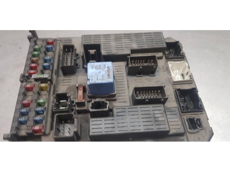 Recambio de caja reles / fusibles para citroen c5 berlina 2.0 hdi premier referencia OEM IAM 9637466180  