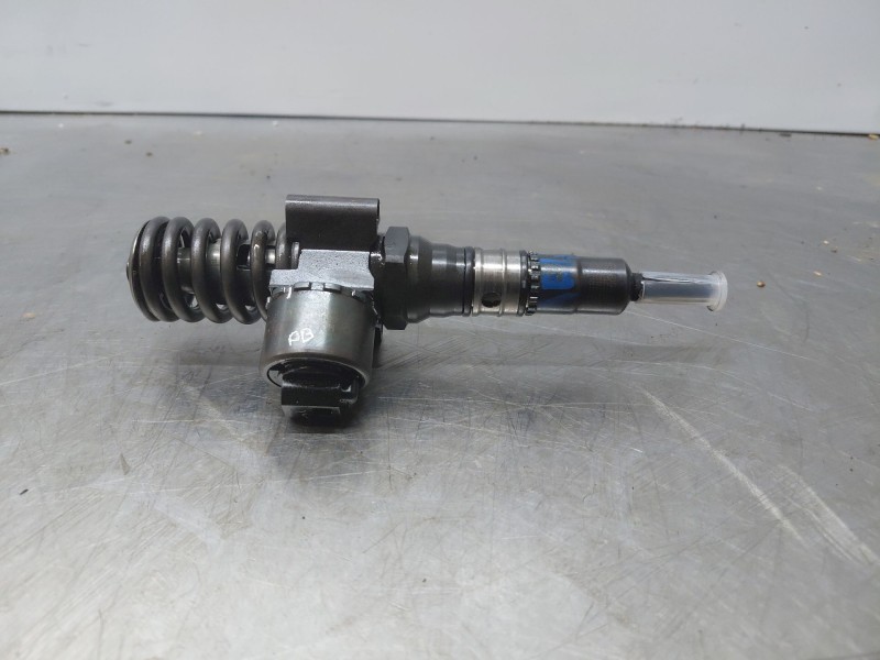 Recambio de inyector para audi a4 b7 (8ec) 2.0 tdi referencia OEM IAM 0414720404  