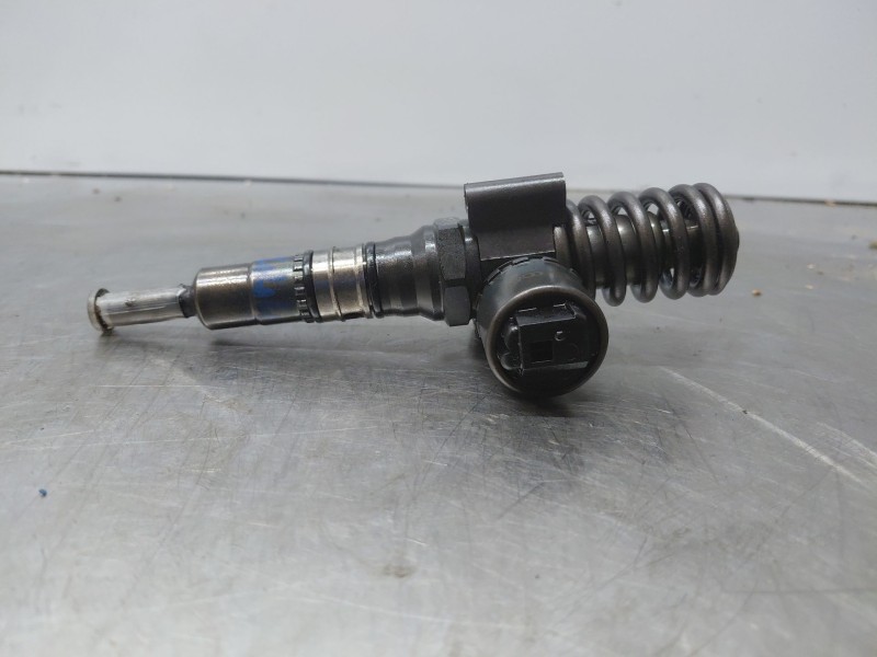 Recambio de inyector para audi a4 b7 (8ec) 2.0 tdi referencia OEM IAM 0414720404  
