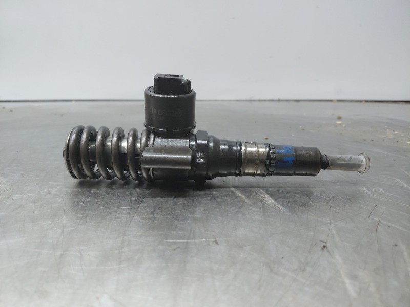 Recambio de inyector para audi a4 b7 (8ec) 2.0 tdi referencia OEM IAM 0414720404  