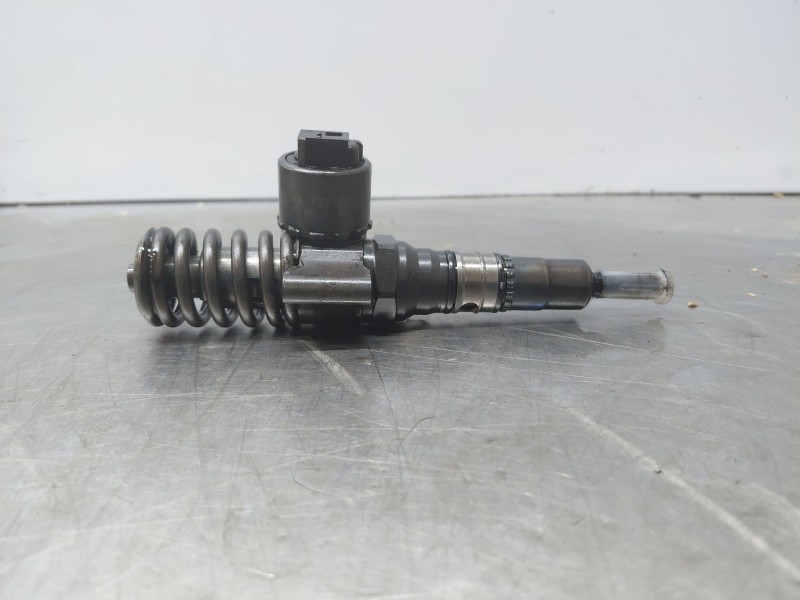 Recambio de inyector para audi a4 b7 (8ec) 2.0 tdi referencia OEM IAM 0414720404  