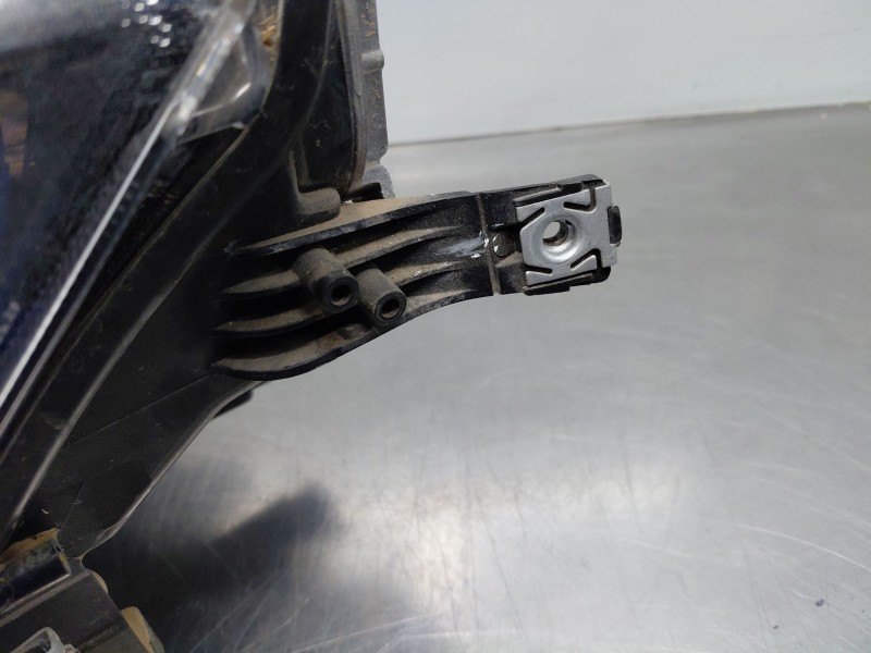 Recambio de faro izquierdo para volkswagen taigo life referencia OEM IAM   