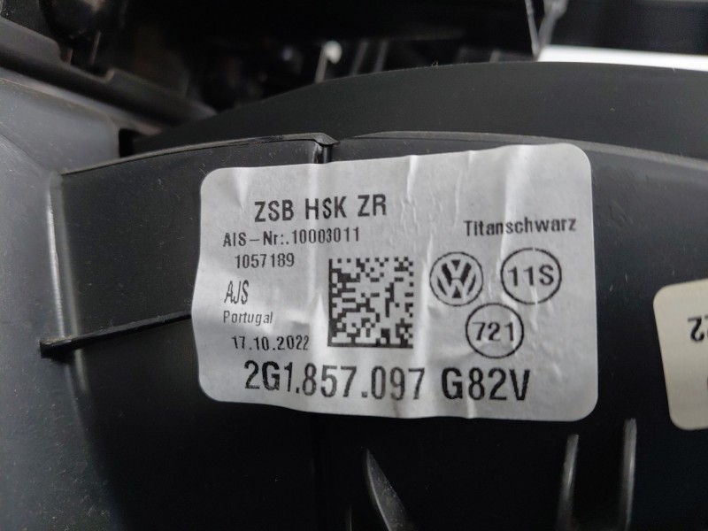 Recambio de guantera para volkswagen taigo life referencia OEM IAM 2G1857097G82V  