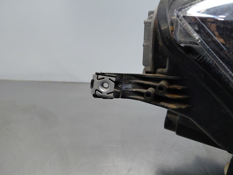 Recambio de faro derecho para volkswagen taigo life referencia OEM IAM 2G7941006A  