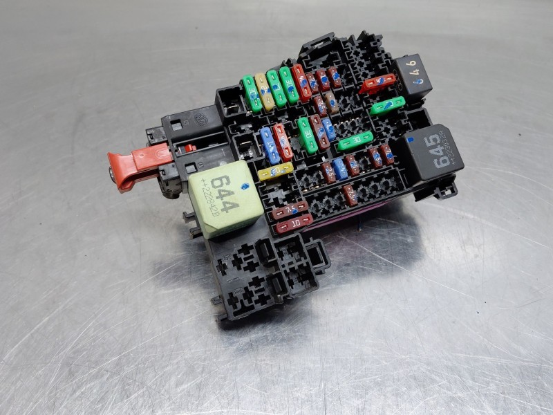 Recambio de caja reles / fusibles para volkswagen taigo life referencia OEM IAM   