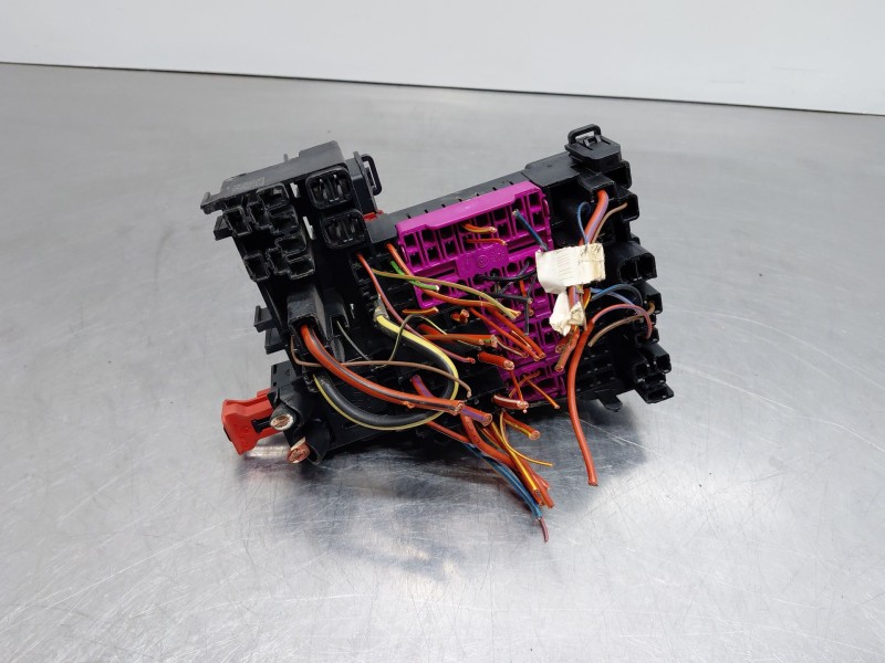 Recambio de caja reles / fusibles para volkswagen taigo life referencia OEM IAM   