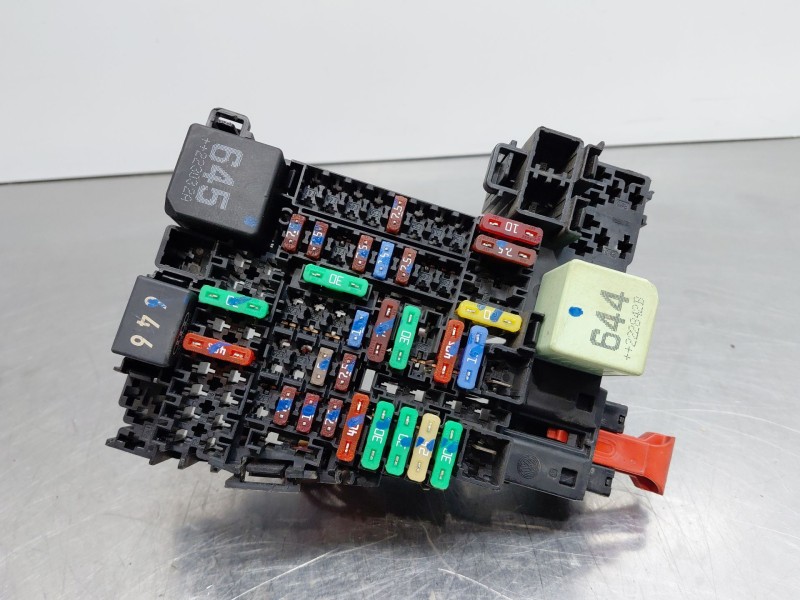 Recambio de caja reles / fusibles para volkswagen taigo life referencia OEM IAM   