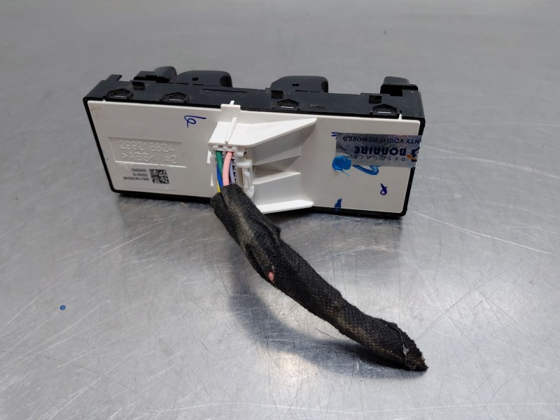 Recambio de mando elevalunas delantero izquierdo para hyundai tucson tecno sky referencia OEM IAM 93571N73004X  