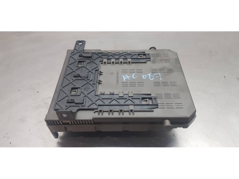 Recambio de caja reles / fusibles para citroen c5 berlina 2.0 hdi premier referencia OEM IAM 9637466180  