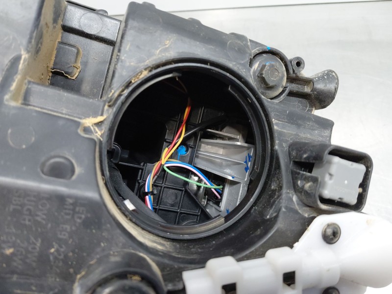 Recambio de faro derecho para hyundai tucson tecno sky referencia OEM IAM 92102N7100  