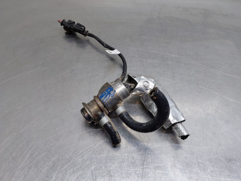 Recambio de inyector para hyundai tucson tecno sky referencia OEM IAM 296302U100  