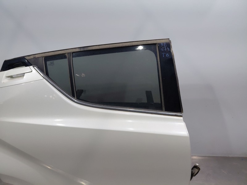 Recambio de puerta trasera derecha para toyota c-hr hybrid referencia OEM IAM 67003F4010  