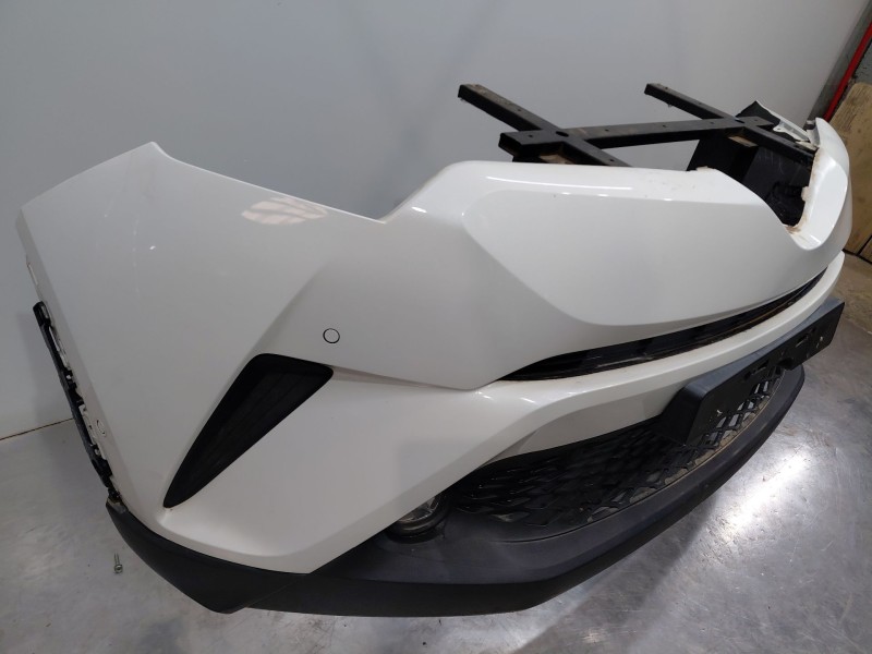 Recambio de paragolpes delantero para toyota c-hr hybrid referencia OEM IAM 52119F4901  