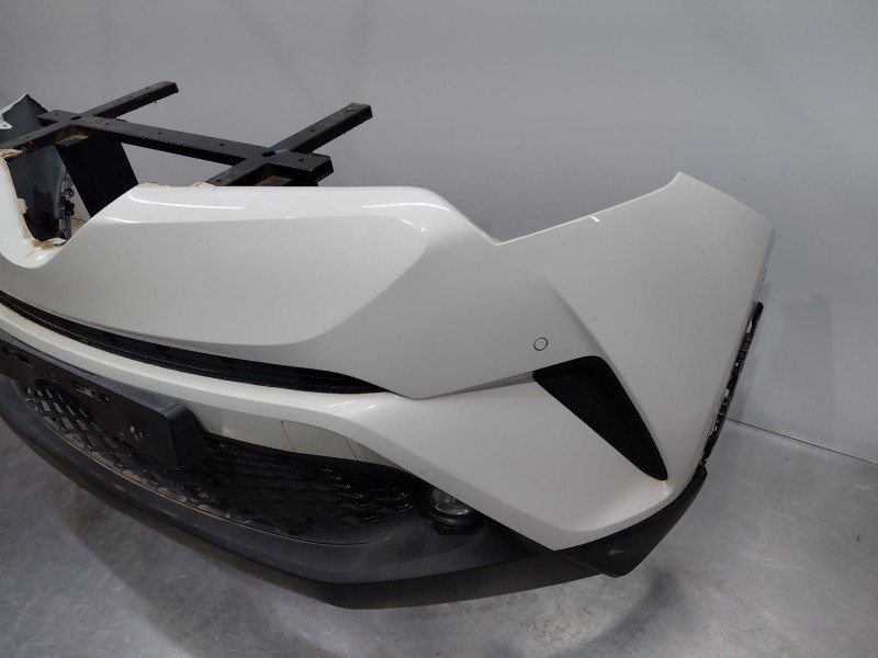 Recambio de paragolpes delantero para toyota c-hr hybrid referencia OEM IAM 52119F4901  