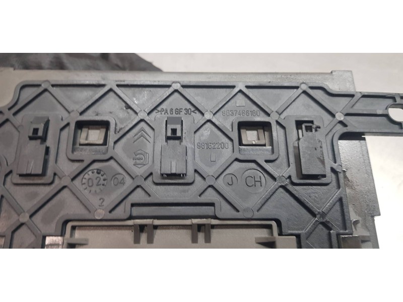 Recambio de caja reles / fusibles para citroen c5 berlina 2.0 hdi premier referencia OEM IAM 9637466180  