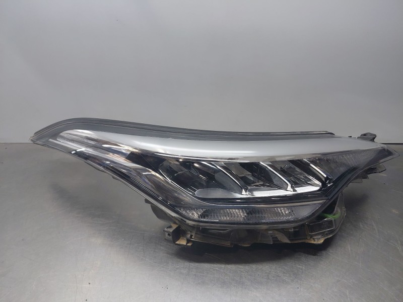 Recambio de faro derecho para toyota c-hr hybrid referencia OEM IAM   