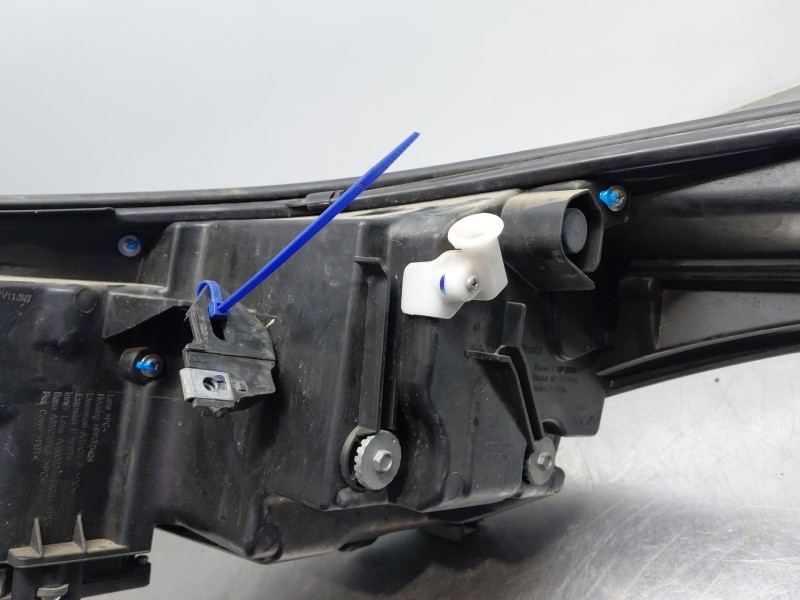 Recambio de faro derecho para toyota c-hr hybrid referencia OEM IAM   