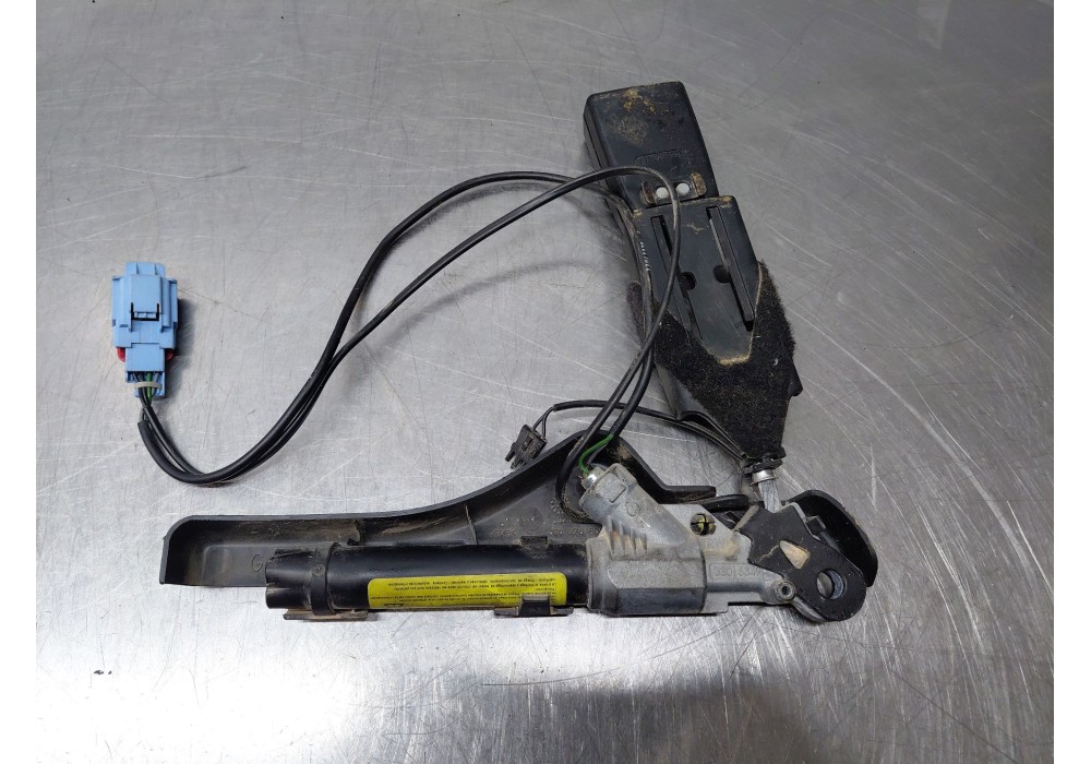 Recambio de enganche del cinturon delantero izq para citroën c3 i (fc_, fn_) 1.1 i referencia OEM IAM   