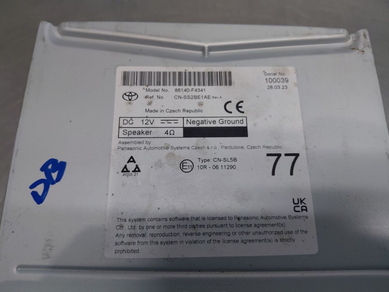 Recambio de pantalla multifuncion para toyota c-hr hybrid referencia OEM IAM   