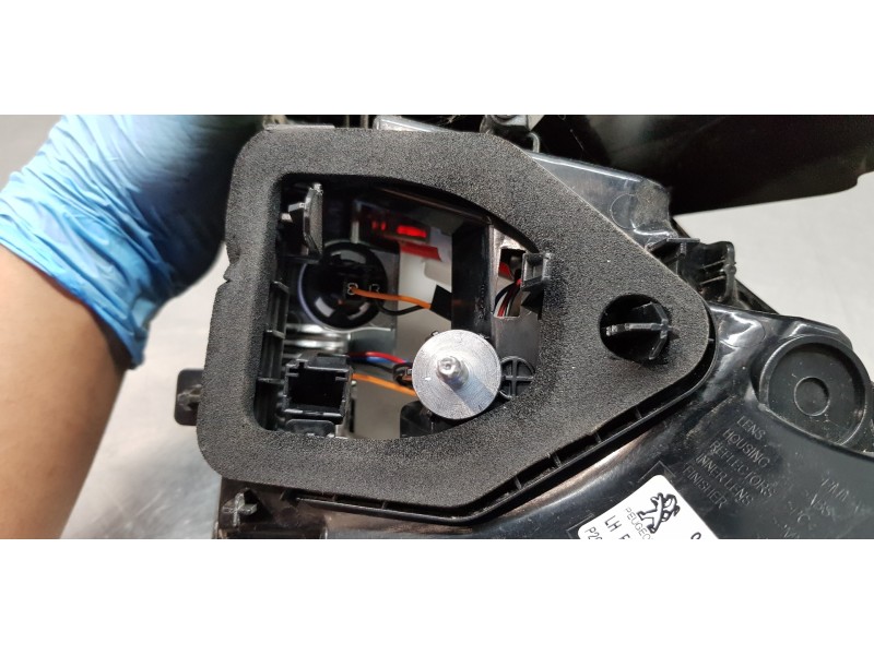 Recambio de piloto trasero izquierdo para peugeot 3008 active referencia OEM IAM 9810477180   Recambio de piloto trasero izquierdo para peugeot 3008 active referencia OEM IAM 9810477180