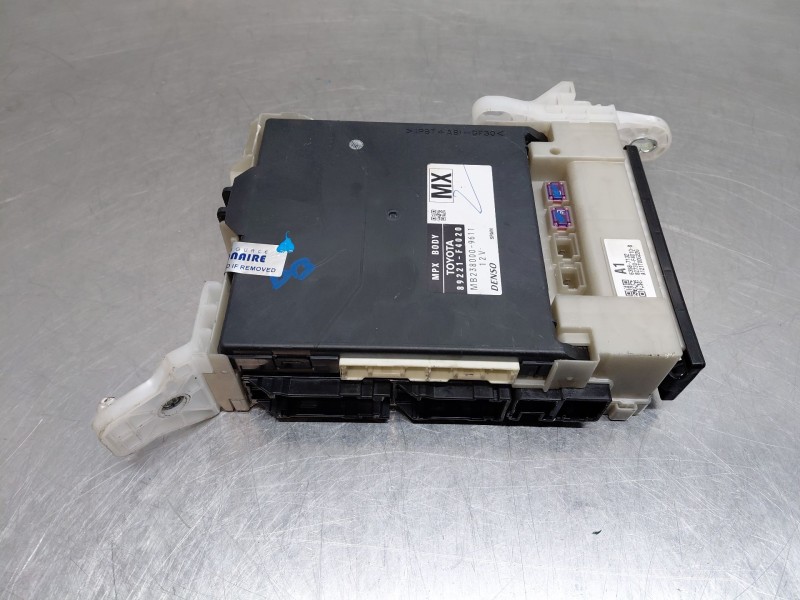 Recambio de caja reles / fusibles para toyota c-hr hybrid referencia OEM IAM   