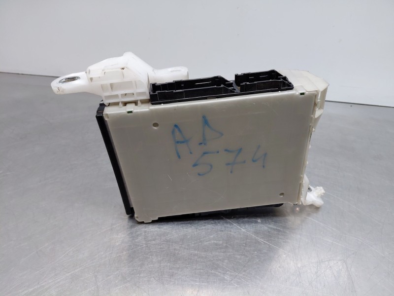 Recambio de caja reles / fusibles para toyota c-hr hybrid referencia OEM IAM   