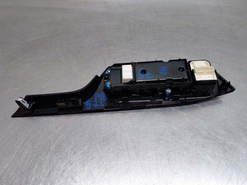 Recambio de mando elevalunas delantero izquierdo para toyota c-hr hybrid referencia OEM IAM   