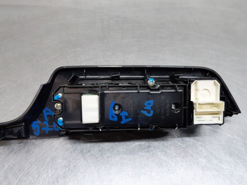 Recambio de mando elevalunas delantero izquierdo para toyota c-hr hybrid referencia OEM IAM   