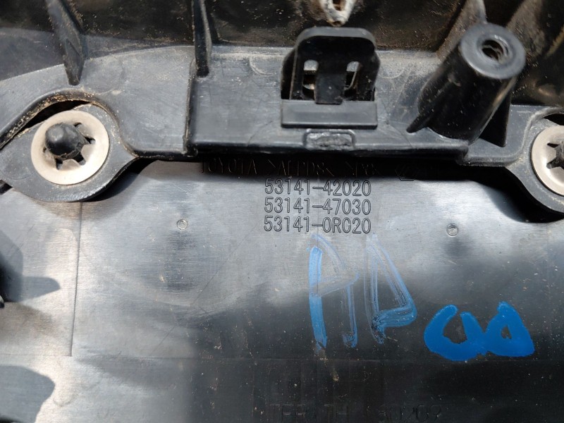 Recambio de rejilla delantera para toyota c-hr hybrid referencia OEM IAM   