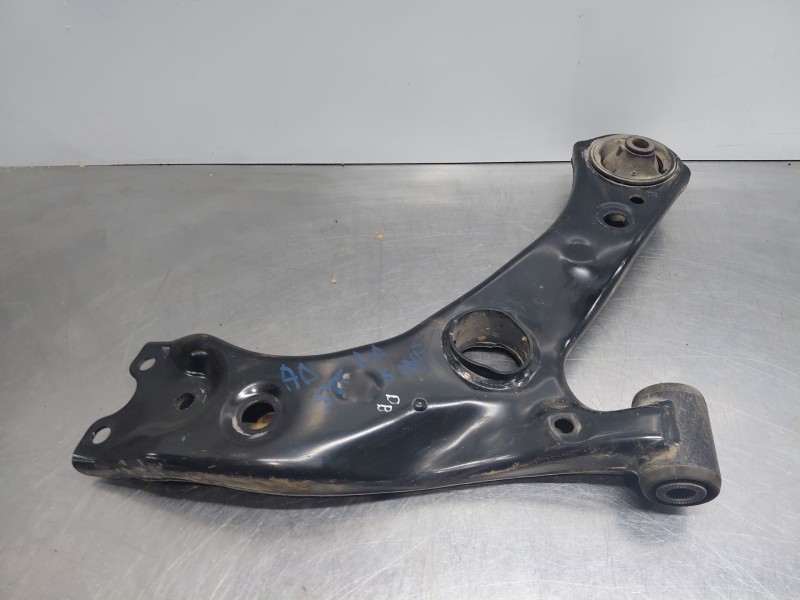 Recambio de brazo suspension inferior delantero derecho para toyota c-hr hybrid referencia OEM IAM 4806810130  