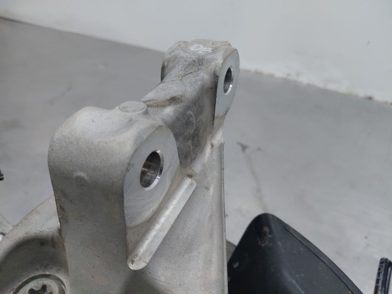 Recambio de mangueta delantera derecha para hyundai tucson tecno sky referencia OEM IAM 51711N7000  